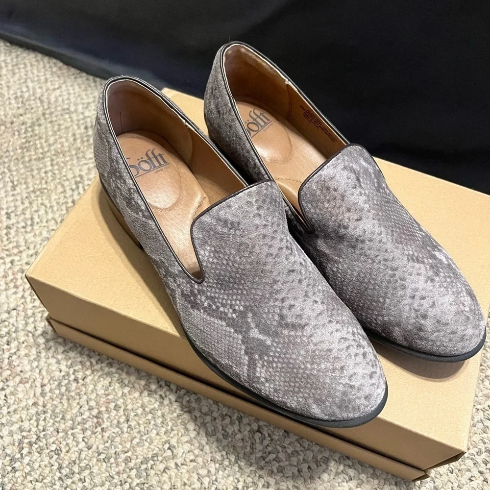 Söfft snake print suede loafer sz 9